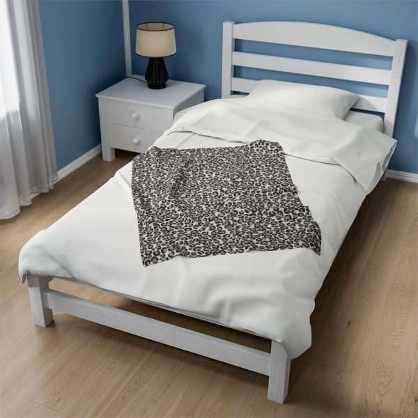 Snow Leopard Velveteen Plush Blanket